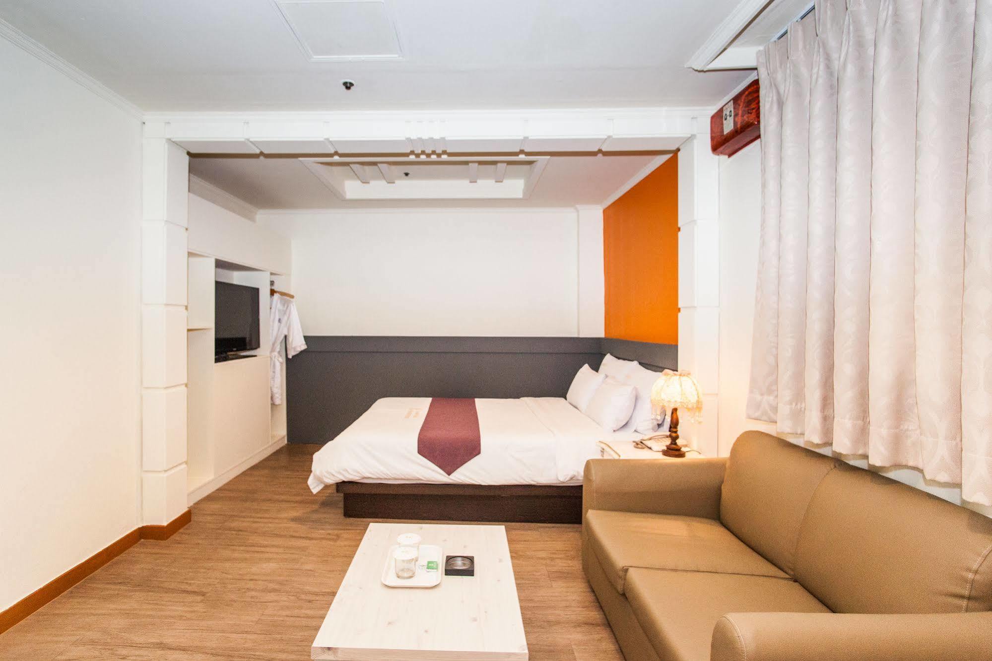 Hotel Noblesse Seoul Exterior photo