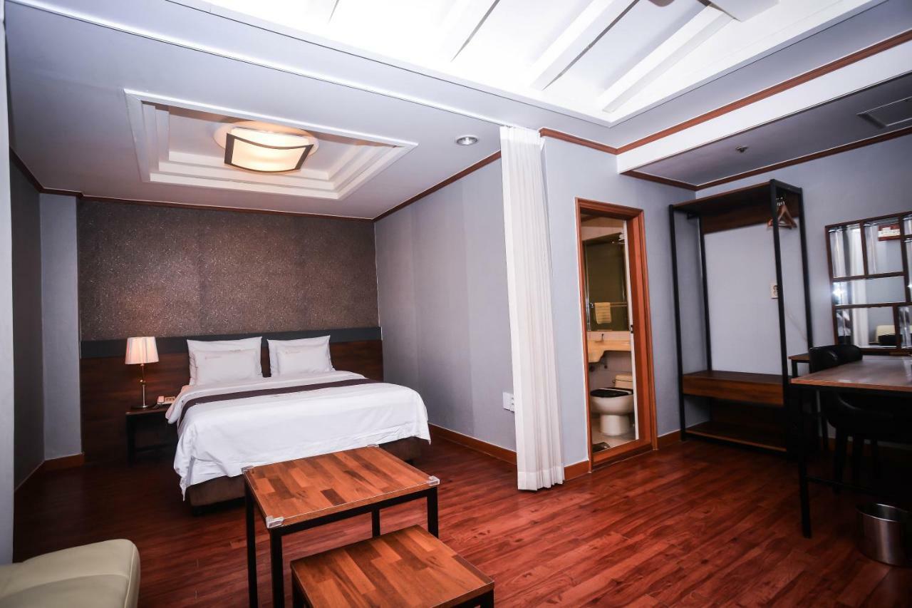Hotel Noblesse Seoul Exterior photo