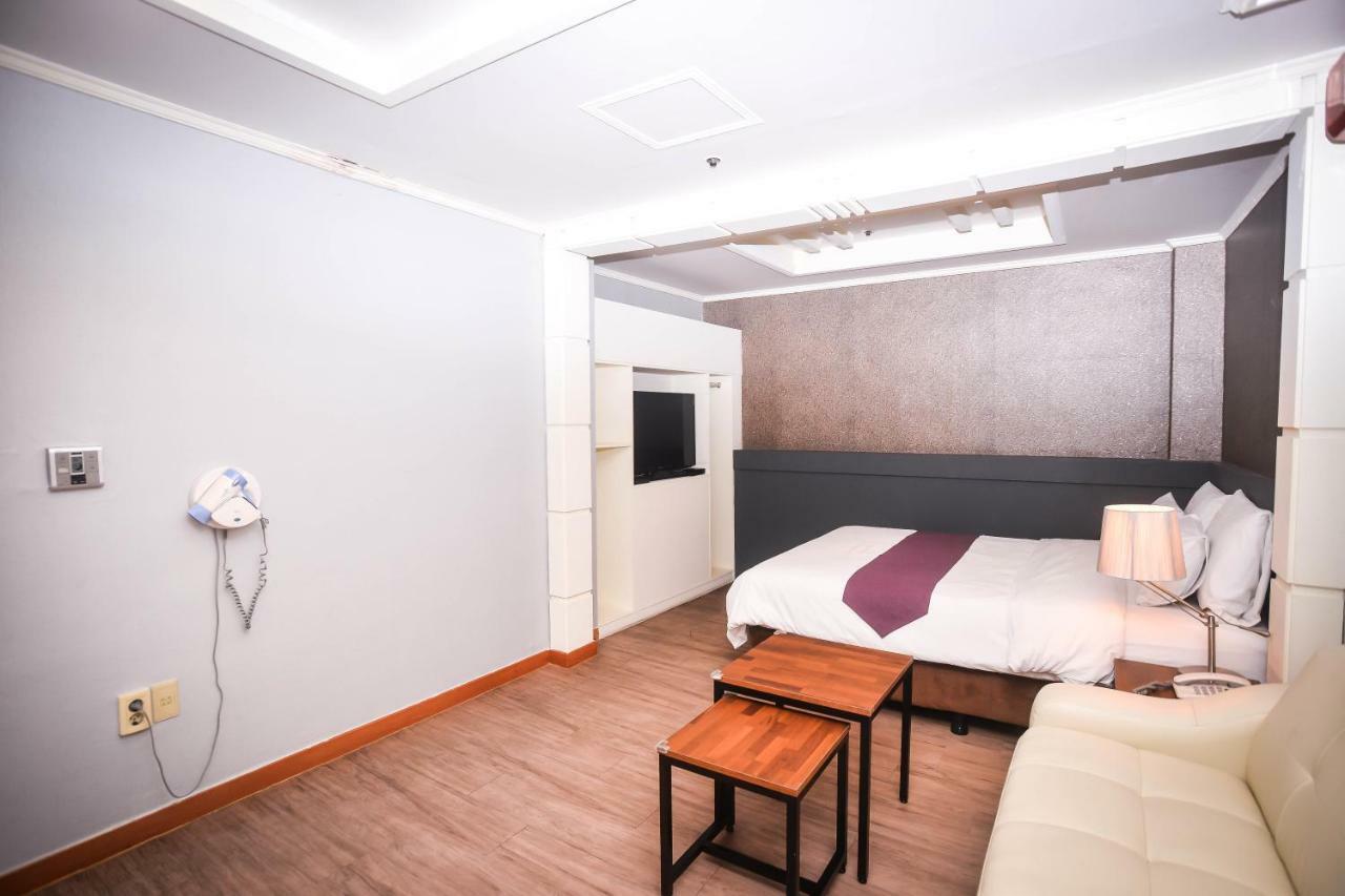 Hotel Noblesse Seoul Exterior photo